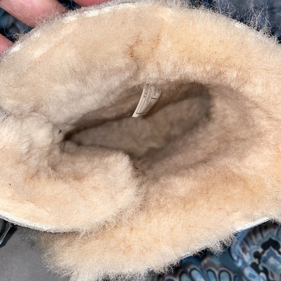 Woman’s size 11 Ugg Grey Boots ❄️ with lace up bows - Picture 7 of 8